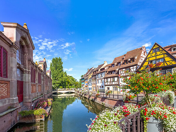 Sicht auf Häuser am Elsass in Frankreich